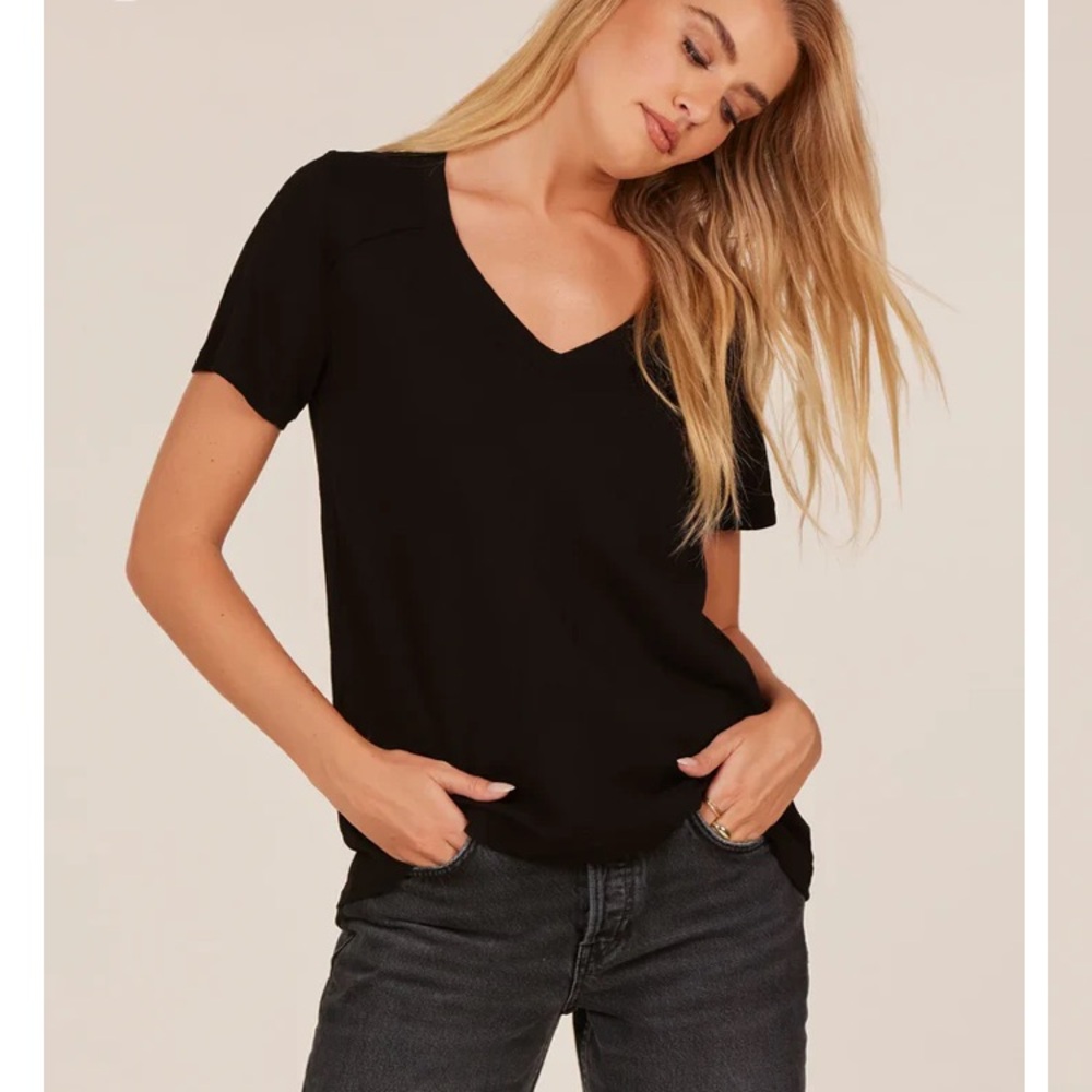 bobi Black V-Neck Short Sleeve Tee
